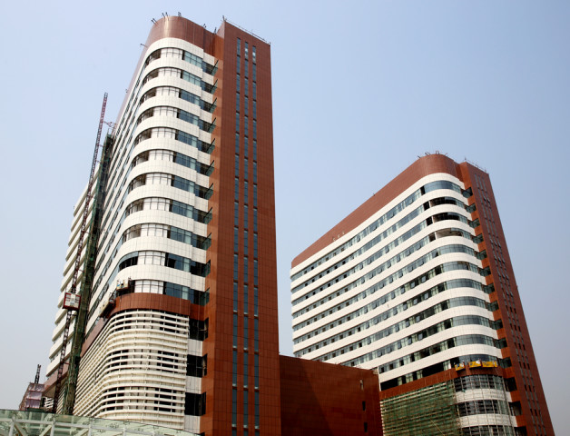 Η ζωηρόχρωμη σπείρα αργιλίου κάλυψε τη διακοσμητική επίδραση